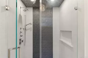 131 Fleets Cove Rd, Huntington, NY 11743 - Photo 27