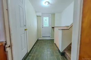 160 Sackville Rd, Garden City, NY 11530 - Photo 15