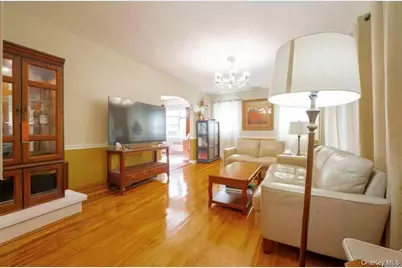 636 S 13th Street, New Hyde Park, NY 11040 - Photo 3