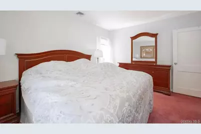 636 S 13th Street, New Hyde Park, NY 11040 - Photo 5