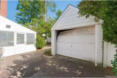 636 S 13th Street, New Hyde Park, NY 11040 - Photo 15