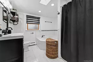 327 Barton Ave, Patchogue, NY 11772 - Photo 17