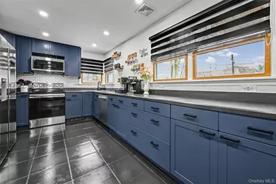 327 Barton Avenue, Patchogue, NY 11772 - Photo 7