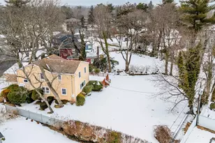 26 Pinetree Ln, Roslyn Heights, NY 11577 - Photo 3