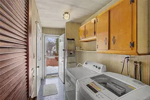 26 Pinetree Ln, Roslyn Heights, NY 11577 - Photo 17