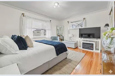 6404 136th Street, Flushing, NY 11367 - Photo 5