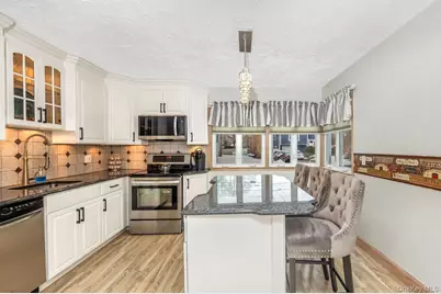 17 Willis Avenue, Ronkonkoma, NY 11779 - Photo 3