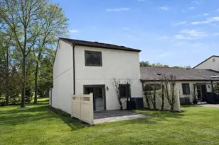 46 Blue Point Rd E, Holtsville, NY 11742 - Photo 23