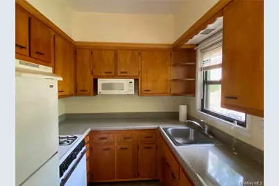 176 Colonial Parkway #2N, Yonkers, NY 10710 - Photo 7