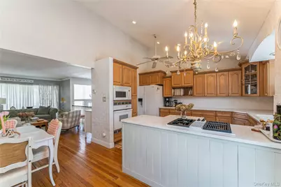 270 Nancy Drive, East Meadow, NY 11554 - Photo 9