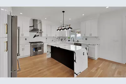 2661 Hyacinth Street, Westbury, NY 11590 - Photo 5