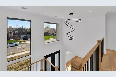2661 Hyacinth Street, Westbury, NY 11590 - Photo 15