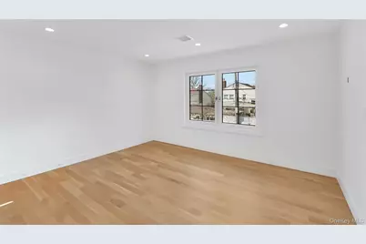 2661 Hyacinth Street, Westbury, NY 11590 - Photo 19