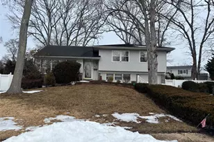 31 Seton Ct, Old Bethpage, NY 11804 - Photo 3