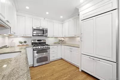 12 Brook Hills Circle, White Plains, NY 10605 - Photo 15