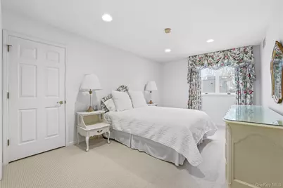 12 Brook Hills Circle, White Plains, NY 10605 - Photo 25