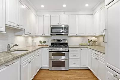 12 Brook Hills Circle, White Plains, NY 10605 - Photo 13