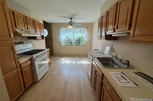 511 Race Pl, Oakdale, NY 11769 - Photo 9