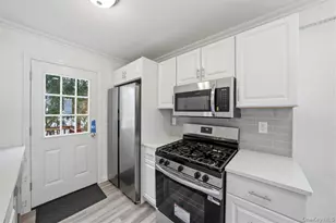 785 Locksley Rd, Yorktown Heights, NY 10598 - Photo 7