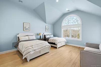 11 Bay View Drive E, Hampton Bays, NY 11946 - Photo 9