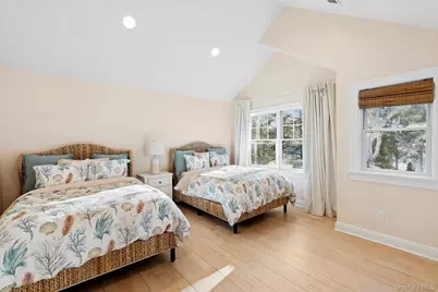 11 Bay View Drive E, Hampton Bays, NY 11946 - Photo 11