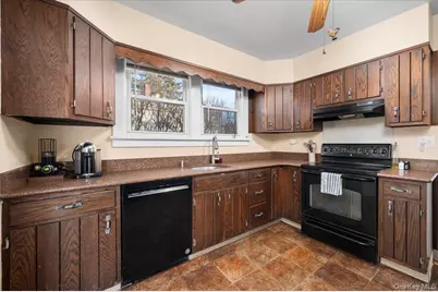 179 Serrano Avenue, Hawthorne, NY 10532 - Photo 5