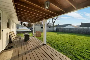 4 Cecil Pl, Hicksville, NY 11801 - Photo 23