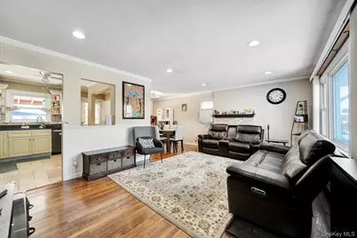 4 Cecil Place, Hicksville, NY 11801 - Photo 3