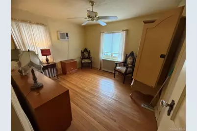 31 Prince Street, New Hyde Park, NY 11040 - Photo 5