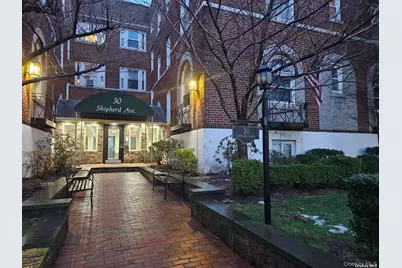 30 Shipherd Avenue #6B, Lynbrook, NY 11563 - Photo 1