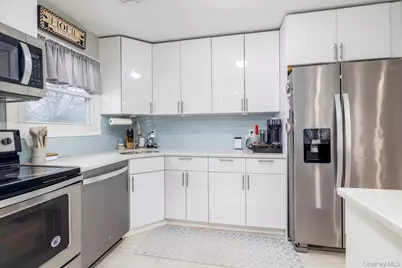 153 N Queens Avenue, Massapequa, NY 11758 - Photo 5