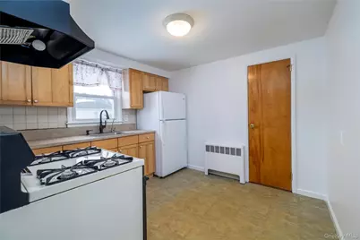 44 Jefferson Avenue #Second Floor, Lynbrook, NY 11563 - Photo 5