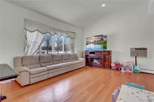 40 Scholar Ln, Commack, NY 11725 - Photo 9