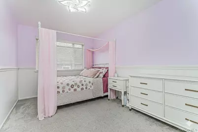 49 Llewellyn Place, New York, NY 10310 - Photo 17