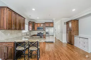 49 Llewellyn Pl, New York, NY 10310 - Photo 11