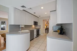 8 Sagamore Way S, Jericho, NY 11753 - Photo 11