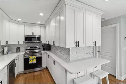 72 Conklin Avenue, Patchogue, NY 11772 - Photo 19