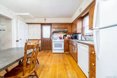 31 Alden Court, Malverne, NY 11565 - Photo 9