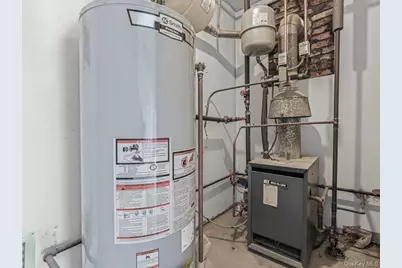 401 Dover Street, Westbury, NY 11590 - Photo 31