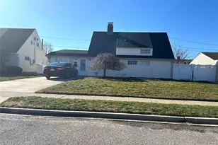 12 Wisteria Ln, Wantagh, NY 11793 - Photo 3