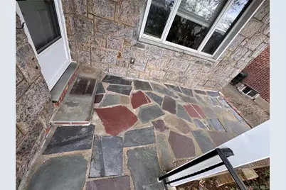 254-28 Walden Avenue, Great Neck, NY 11020 - Photo 3