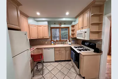 254-28 Walden Avenue, Great Neck, NY 11020 - Photo 7