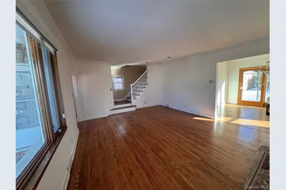 254-28 Walden Avenue, Great Neck, NY 11020 - Photo 27