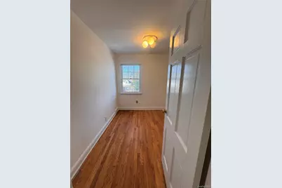 254-28 Walden Avenue, Great Neck, NY 11020 - Photo 19