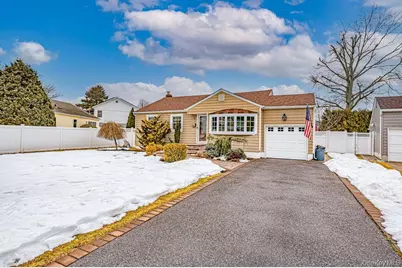 4 Hollyberry Road, Plainview, NY 11803 - Photo 1