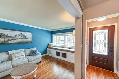 4 Hollyberry Road, Plainview, NY 11803 - Photo 3