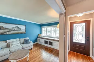 4 Hollyberry Rd, Plainview, NY 11803 - Photo 3