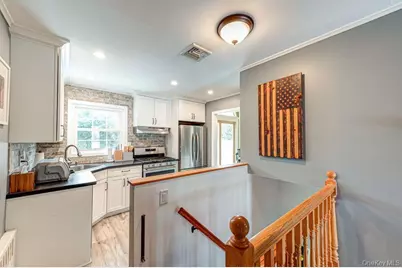 4 Hollyberry Road, Plainview, NY 11803 - Photo 9