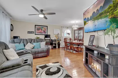 1066 America Avenue, West Babylon, NY 11704 - Photo 3