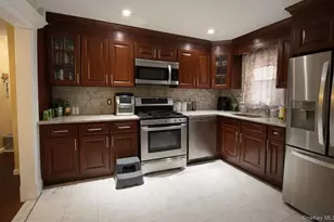 46 Anna Rd, Bay Shore, NY 11706 - Photo 3